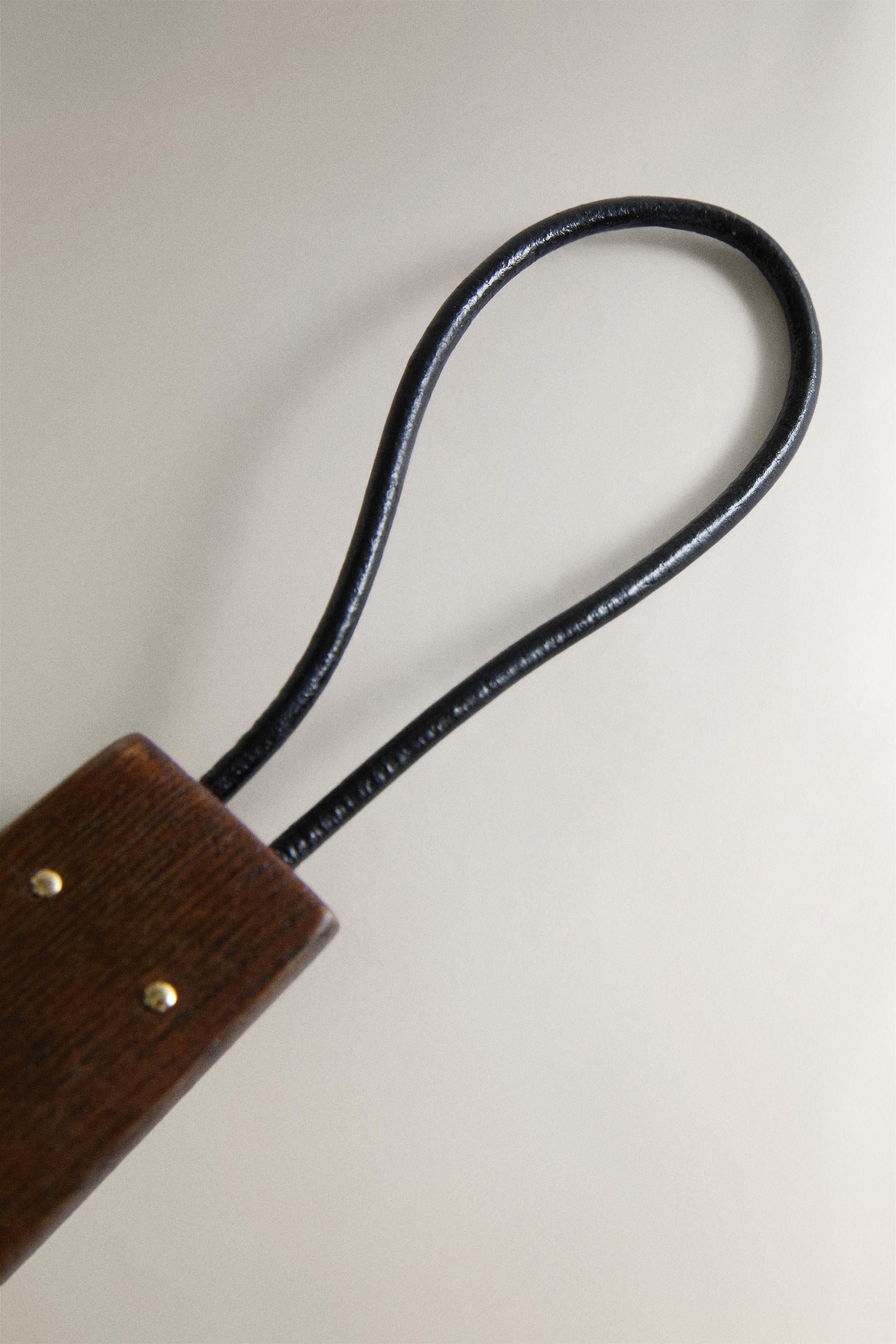WOODEN SHOEHORN WITH CORD